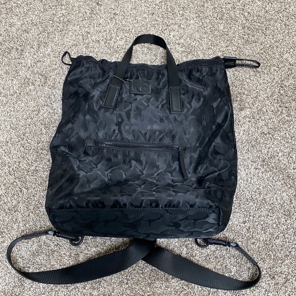 Black Zyia Camo shoulder bag